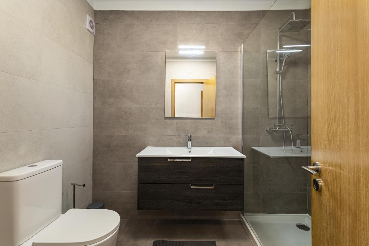 Miral 2 - Beach Front Apartment With Pool กัวเตย์รา ภายนอก รูปภาพ