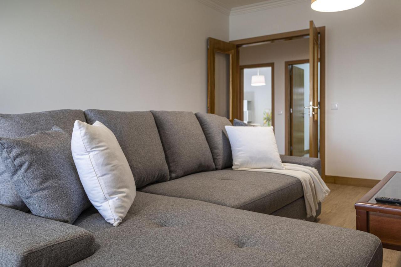 Miral 2 - Beach Front Apartment With Pool กัวเตย์รา ภายนอก รูปภาพ