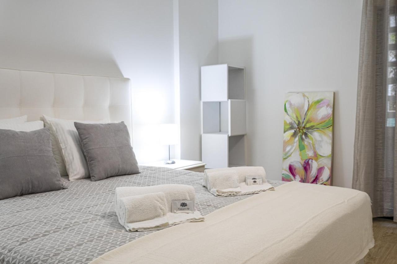 Miral 2 - Beach Front Apartment With Pool กัวเตย์รา ภายนอก รูปภาพ